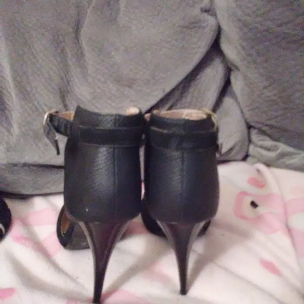 Pointed high heels - Picture 2 of 4